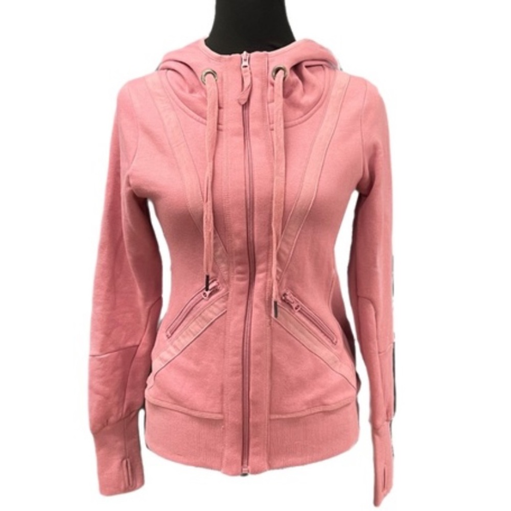 Soft Pink Hoodie with Ribbed Cuffs and Fitted Silhouette